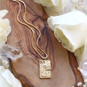 Elegant Gold Necklace with Intricate Pendant Sun Tarot
